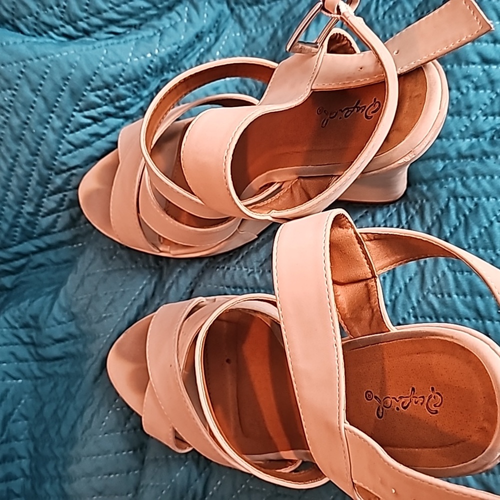 Tan wedges - Picture 5 of 6